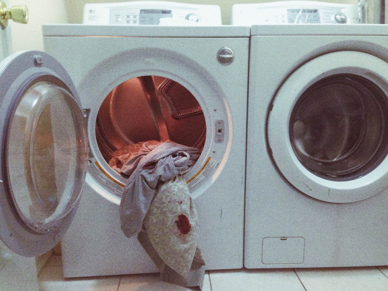 Fotos menstruación de Rupi Kaur