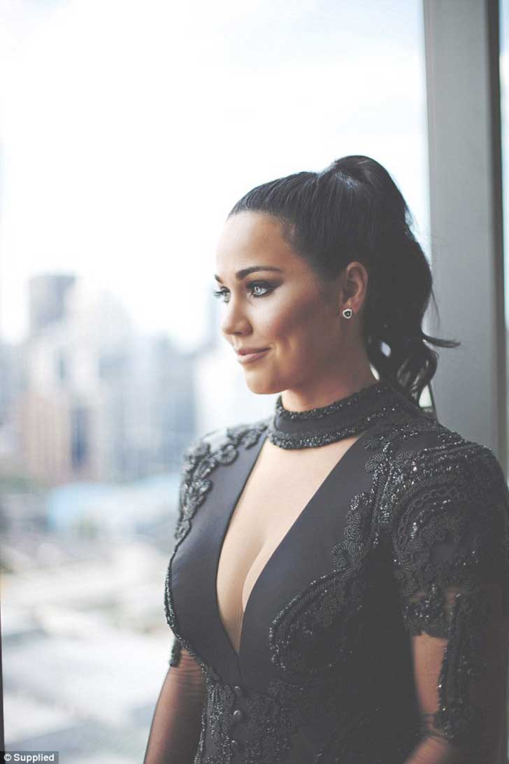 Novia con vestido negro