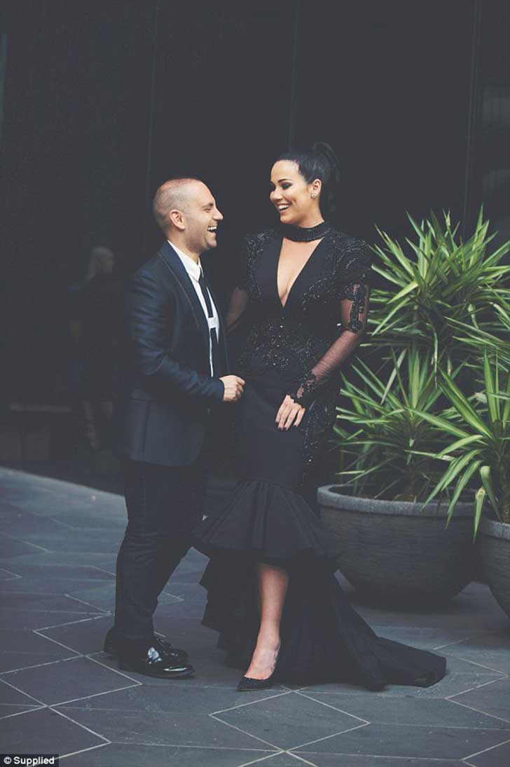 Novia con vestido negro