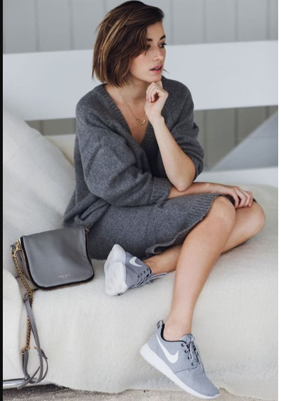 Tendencia vestidos con deportivas Nike