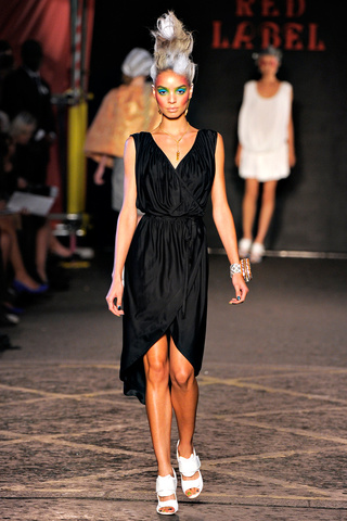vivienne_westwood_red_label___pasarela_465904885_320x480