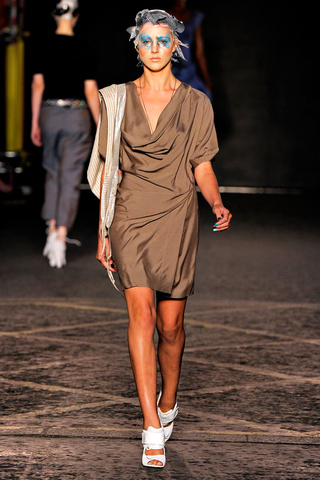 vivienne_westwood_red_label___pasarela_520314432_320x480