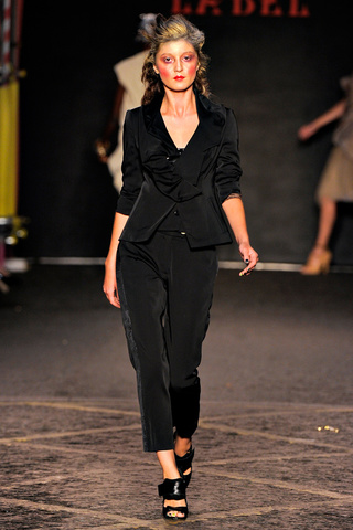 vivienne_westwood_red_label___pasarela_67762956_320x480