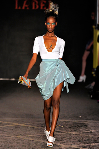 vivienne_westwood_red_label___pasarela_821010900_320x480