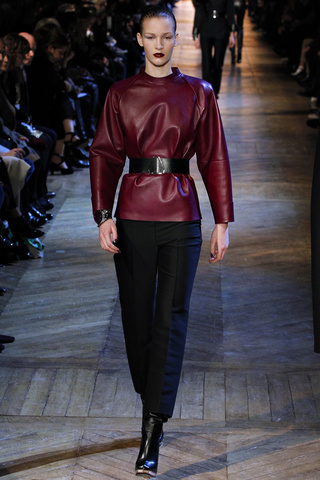 yves_saint_laurent___pasarela_135055835_320x480