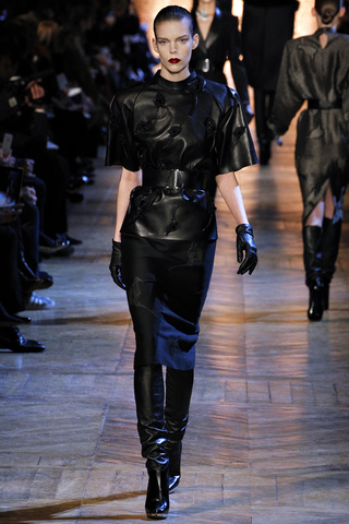 yves_saint_laurent___pasarela_180640975_320x480