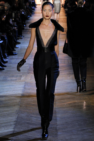 yves_saint_laurent___pasarela_356476167_320x480