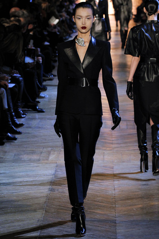 yves_saint_laurent___pasarela_403835118_320x480