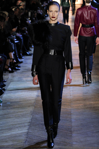 yves_saint_laurent___pasarela_459874939_320x480