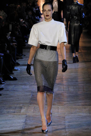 yves_saint_laurent___pasarela_526923191_320x480
