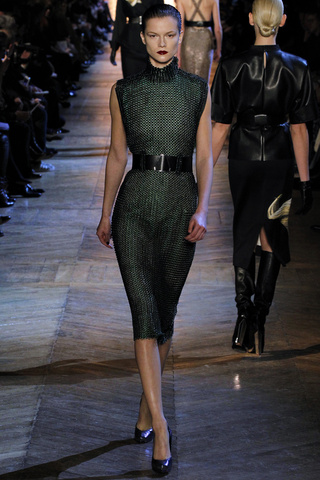 yves_saint_laurent___pasarela_856705337_320x480