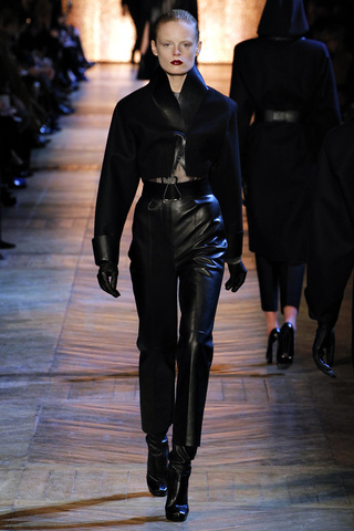 yves_saint_laurent___pasarela_950855547_320x480