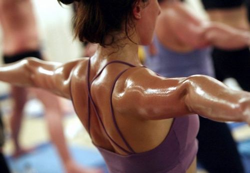 ¿Qué demonios es el Bikram Yoga?