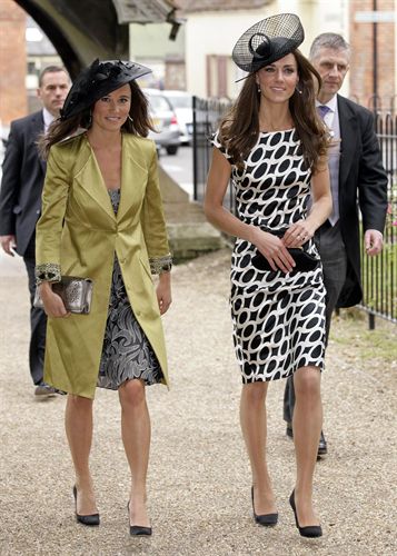 Pippa y Kate Middleton van de boda