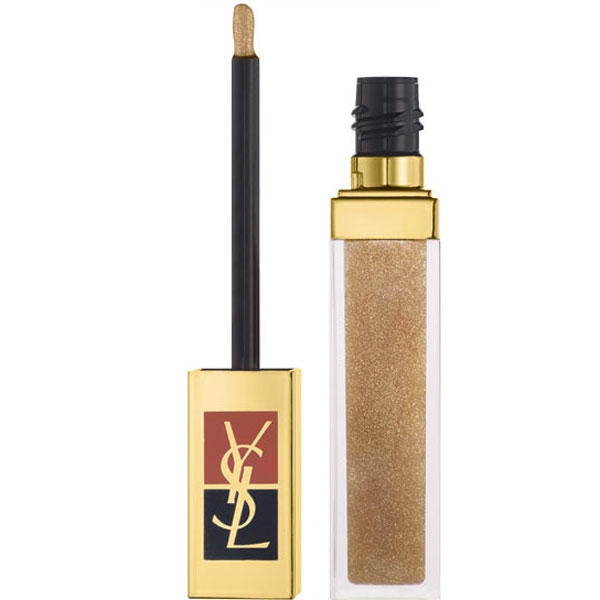 Labios dorados bajo el sol