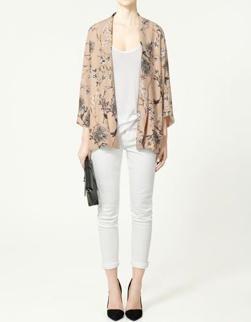 Konnichiwa a la tendencia del kimono 