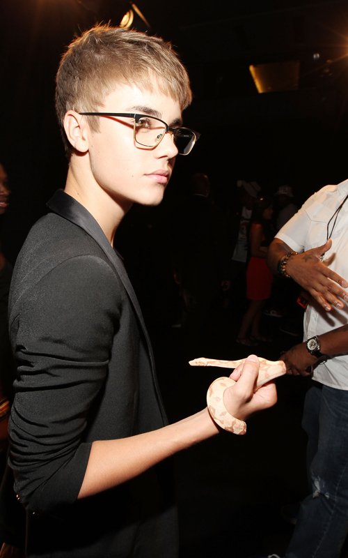 Complementos insólitos en los VMA: la serpiente de Justin Bieber