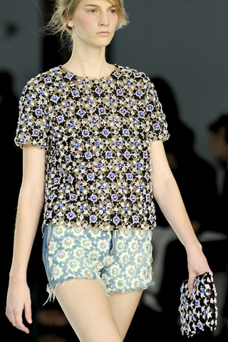 Christopher Kane ilumina Londres