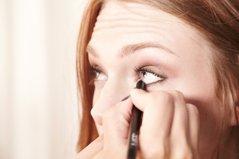 Cómo aplicar el eyeliner bajo el ojo