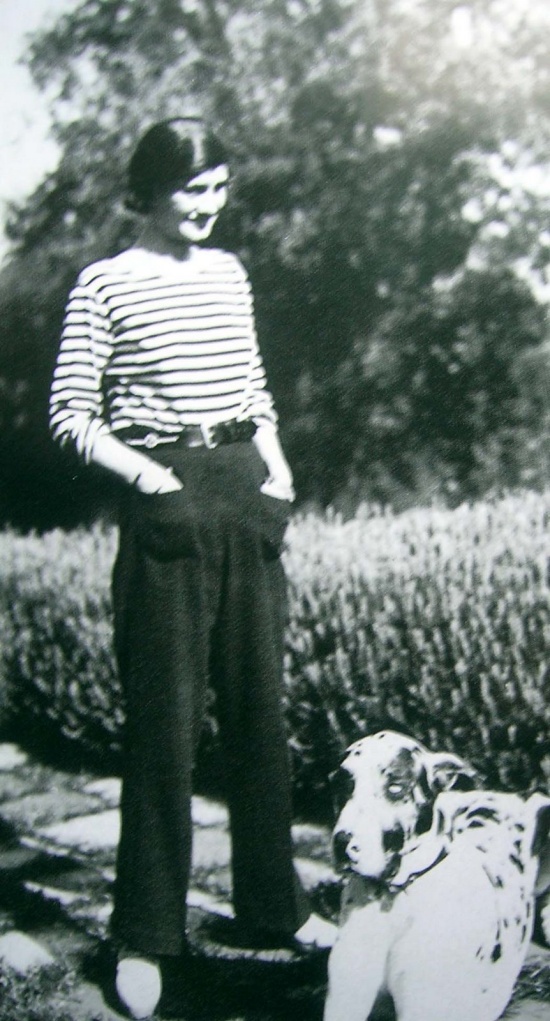 Tres personajes vestidos con el estampado más icónico: las rayas