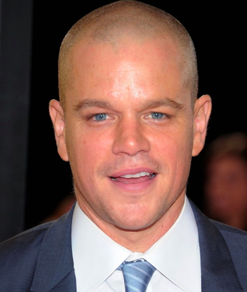 Matt Damon sorprende con su cabeza rapada en la premier de Contagion