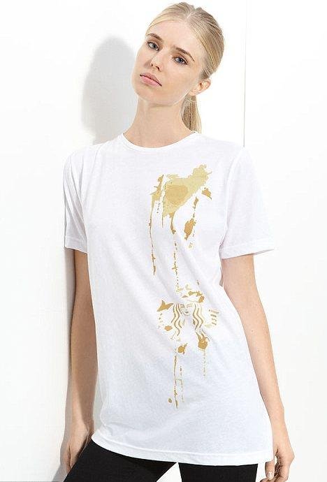 Alexander Wang te tira el café por la camiseta