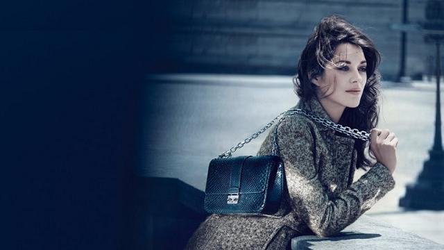 Spotted! Marion Cotillard sin separarse de su bolso Dior