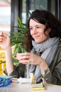 Descubre lo que nunca falta en el bolso de Garance Doré