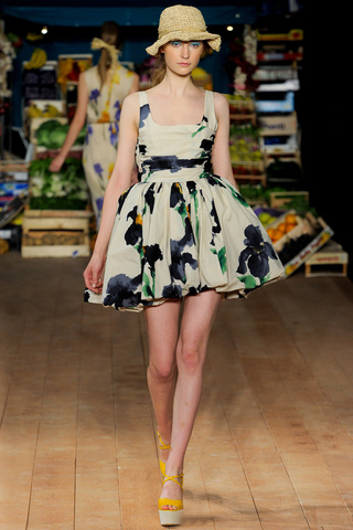 Moschino Cheap & Chic Primavera/Verano 2012