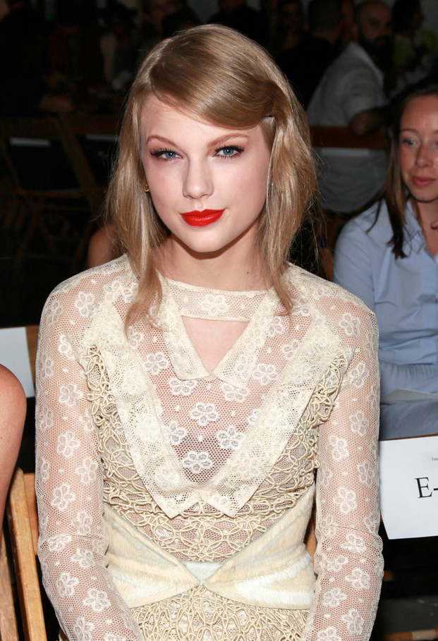 ¿Cómo pasar de pelo largo a media melena como hace Taylor Swift?