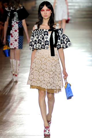 Miu Miu oscuro y a base de patchwork