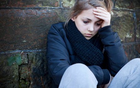 Operada una niña de trece años para que no se metieran con ella en el colegio