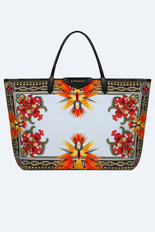 Bolso que amamos: El Antigona de Givenchy colección Crucero