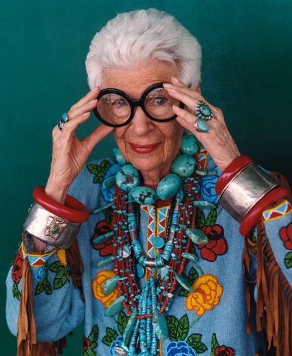 Iris Apfel lleva su buen gusto a Yoox