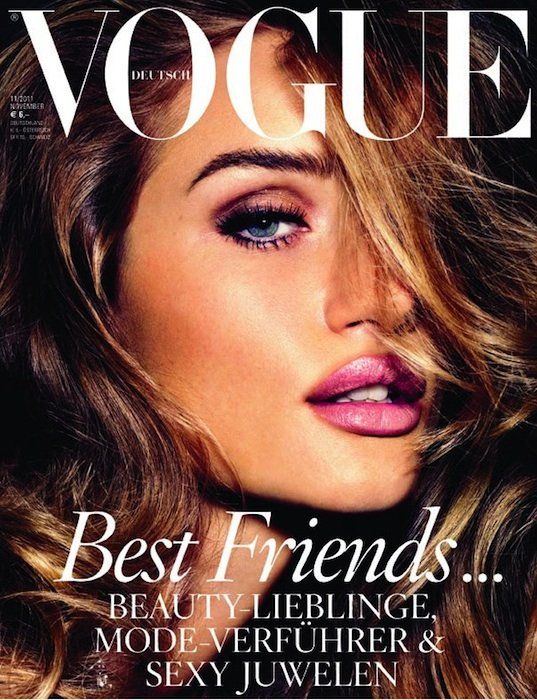 Rosie Huntington-Whiteley se come la portada del Vogue alemán