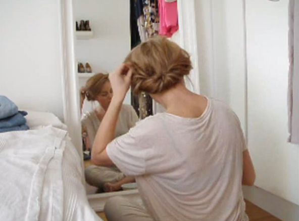 Realiza un moño de una manera muy original y rápida