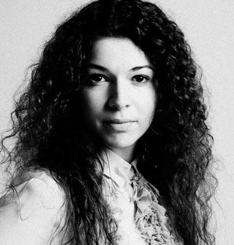 Alma Aguilar se apea de Cibeles