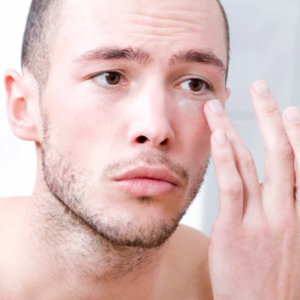 Los hombres se cuidan por miedo a perder sus empleos