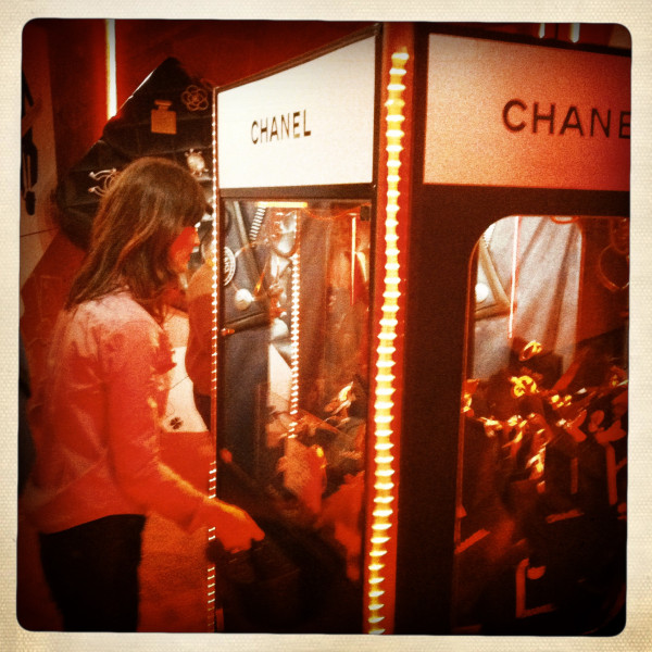 Así se lo montan en Chanel para presentar su exposición "Numéros Privés" en Las Vegas