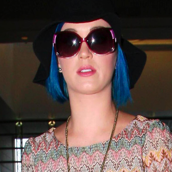 Katy Perry ya no lleva el pelo rosa, ahora lo lleva ¡azul!