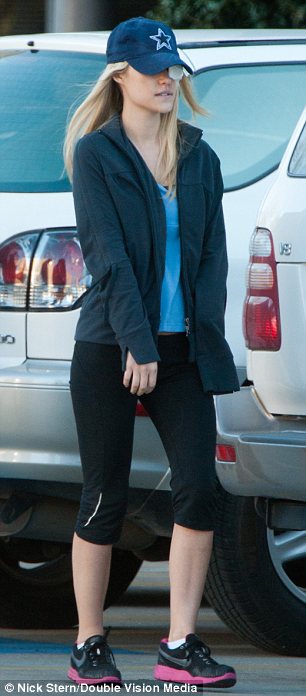 La modelo y bloguera que sufrió un accidente con una avioneta recibe el alta del hospital