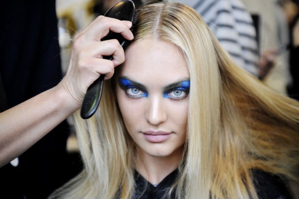 Las sorprendentes sombras azules de Prabal Gurung