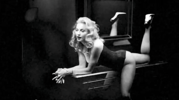 Ya está aquí el anuncio de la primera fragancia de Madonna, Truth or Dare
