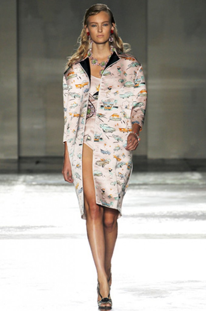 ¡Os pillamos! Dos clones de prendas de la colección P/V 2012 de Prada