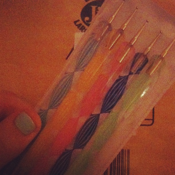 ¡Al fin! Ya llegaron mis utensilios para hacer puntos en las uñas