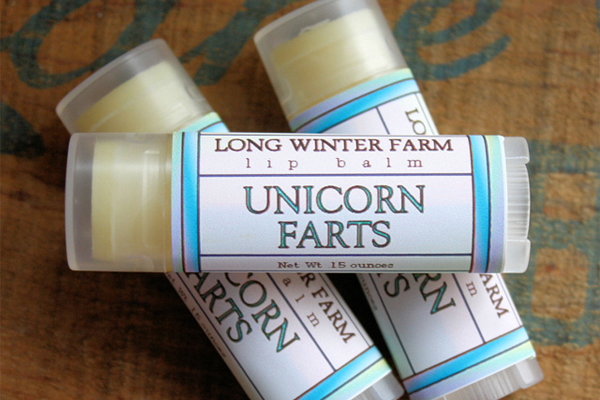 ¡Vota! ¿Usarías un bálsamo labial que dice oler a pedos de unircornio?