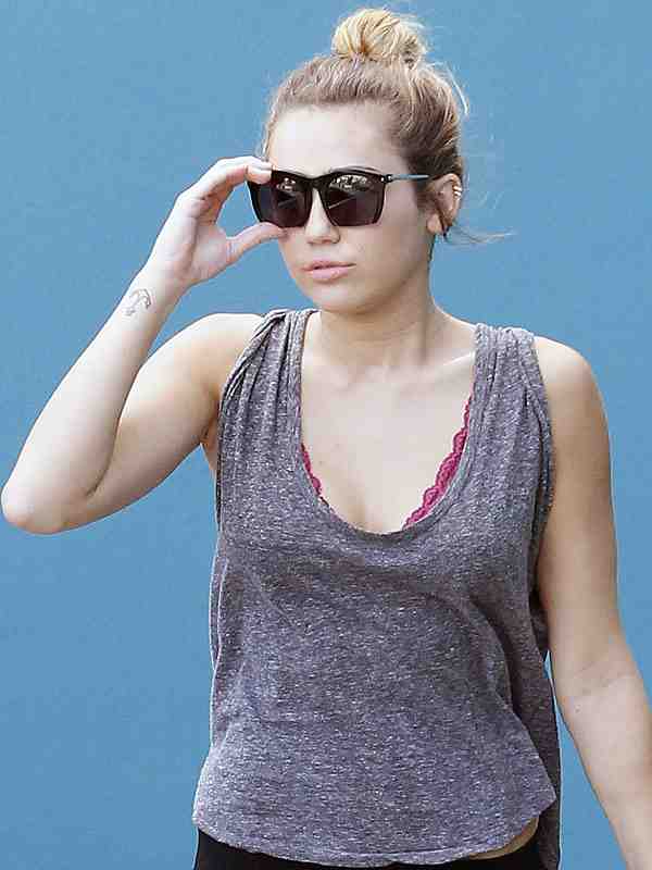 Miley Cyrus anima a las chicas a ir sin maquillaje y lucir naturales
