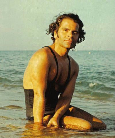 Foto histórica: Karl Lagerfeld llevando un mankini