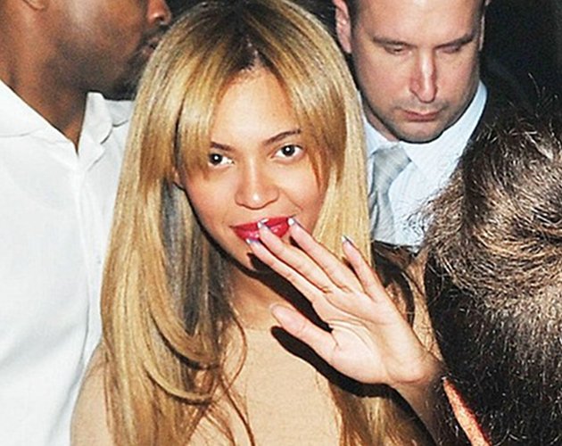 Beyonce se aclara el pelo y se pone flequillo