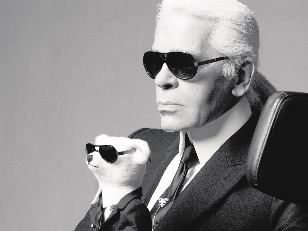 Karl Lagerfeld no se quita el camisón hasta el medio día